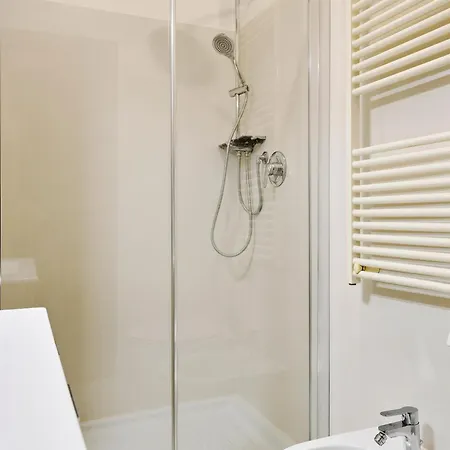 Modern Bright And شقة ميلان