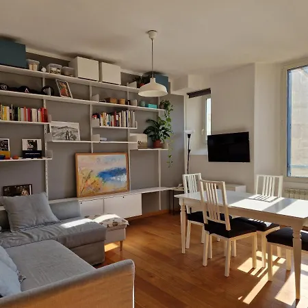 Modern Bright And Central Apartament